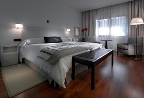 Minibar, in-room safe, desk, laptop workspace