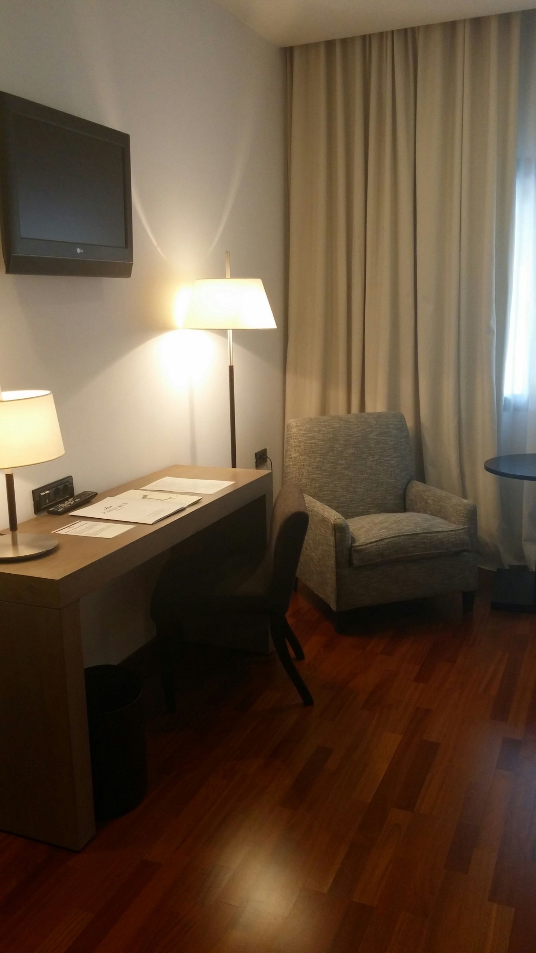 in-room business centre