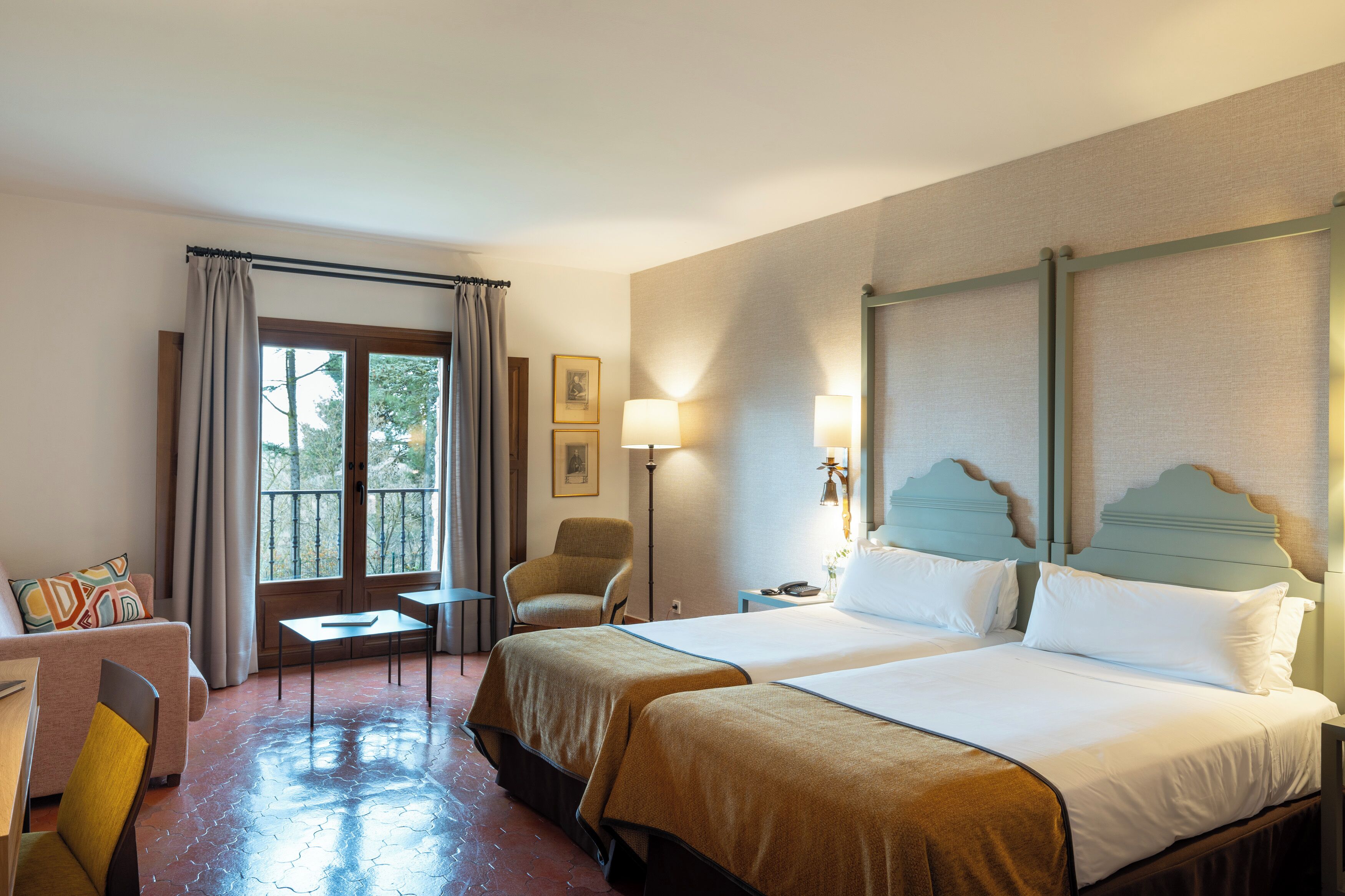 standard twin room | 1 bedroom, minibar, in-room safe, desk