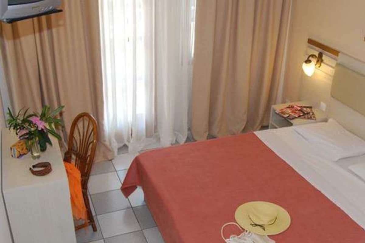 In-room safe, iron/ironing board