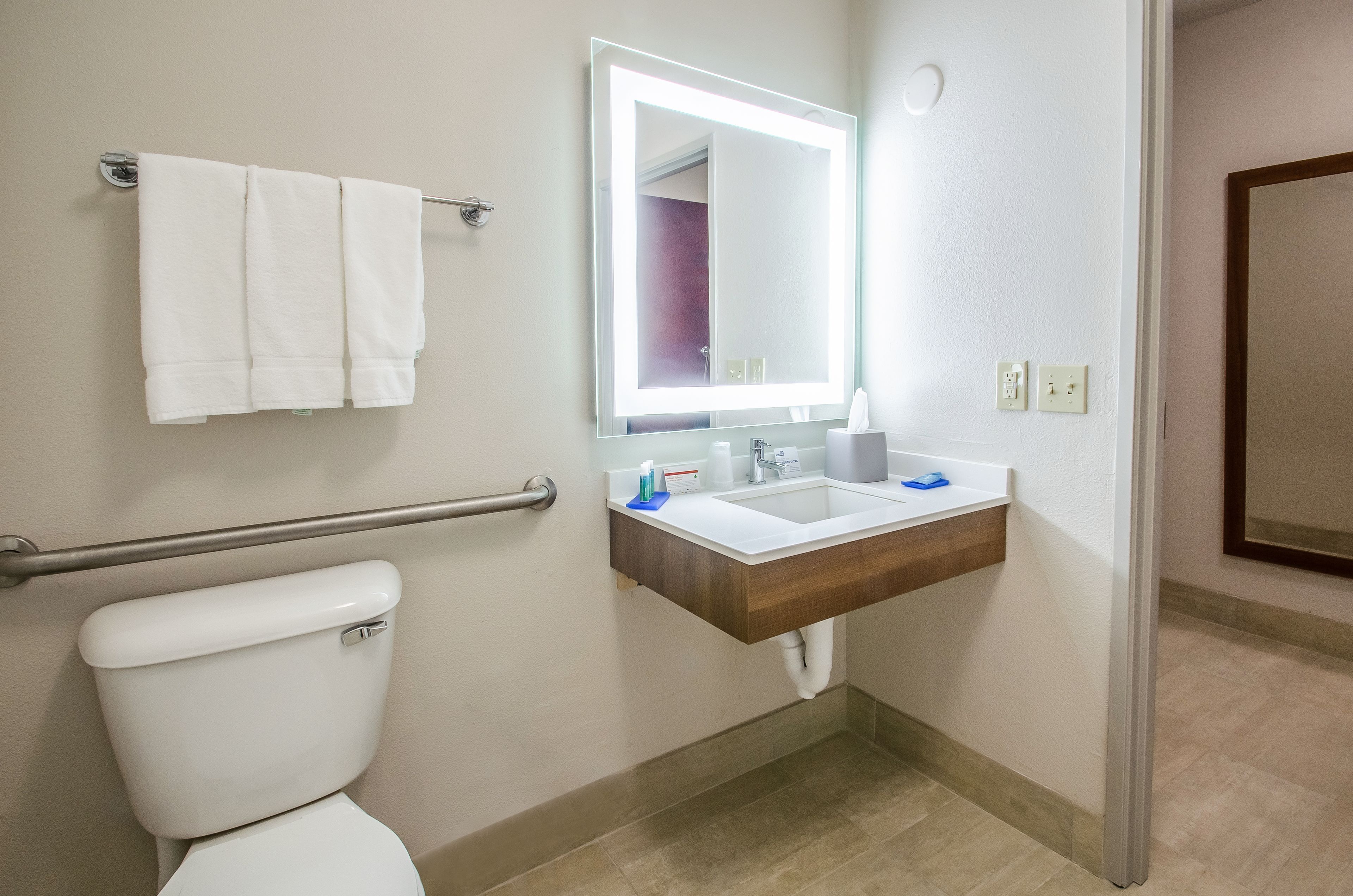 combined shower/bathtub, free toiletries, hair dryer, towels