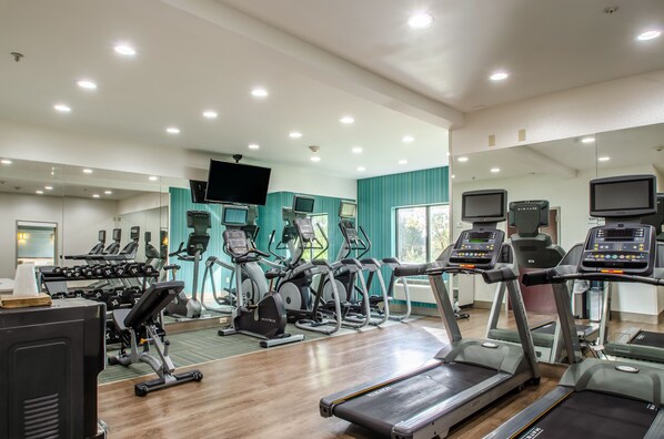 A gym with treadmills, elliptical machines, and weight benches. - Holiday Inn Express & Suites Olathe South by IHG (Olathe)