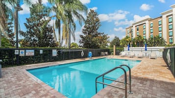 Outdoor pool, open 9 AM to 10 PM, pool loungers