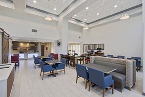 Free buffet breakfast - Holiday Inn Express Hotel & Suites Orlando - Apopka by IHG (Apopka)