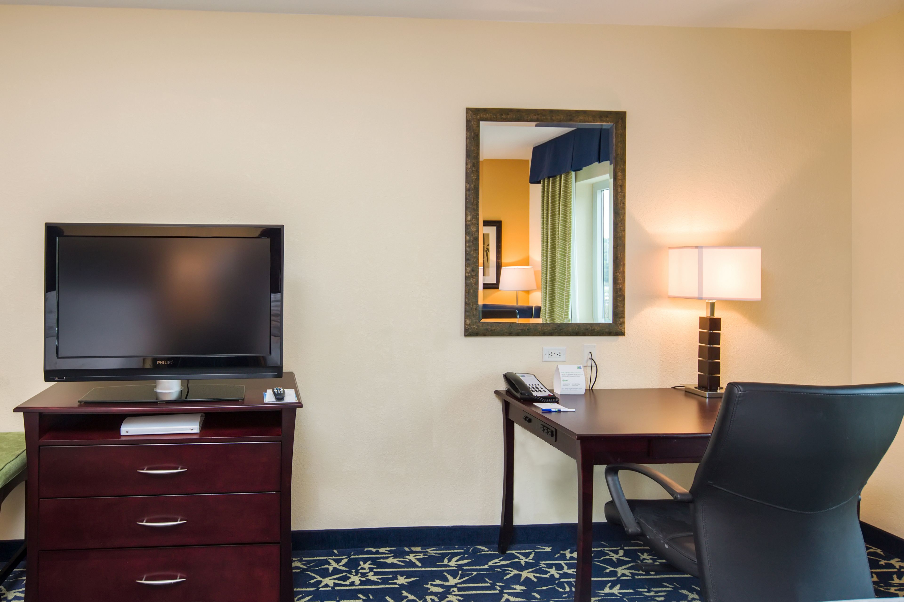 standard room, 2 queen beds | room amenity