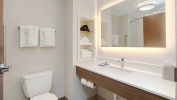 Standard Room, 1 King Bed | Bathroom
