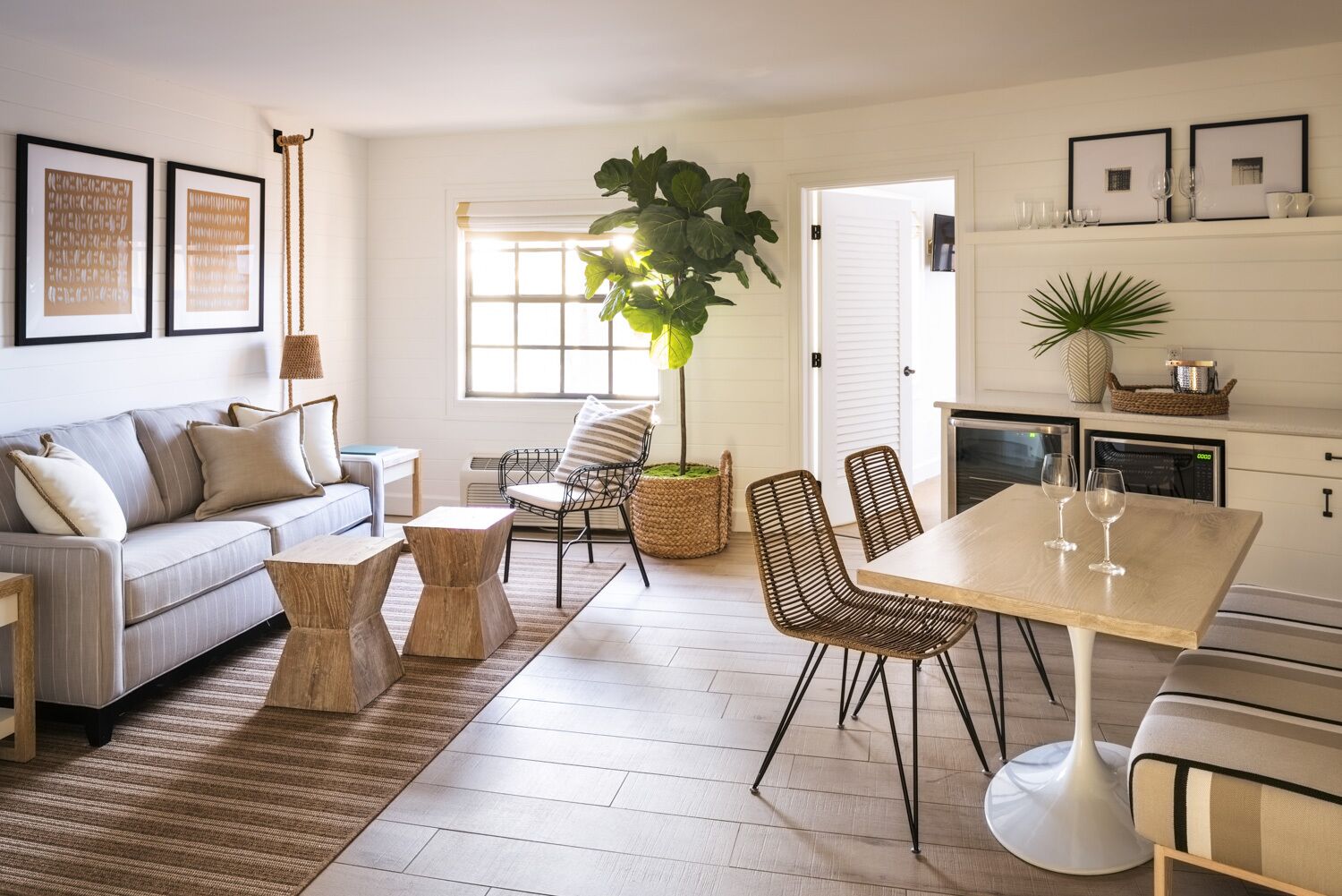 west tower suite, 1 king bed, non lakeview, non smoking | living area | tv