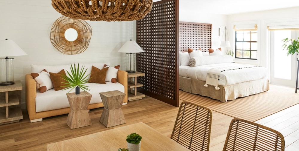 Inn On The Lakes by null