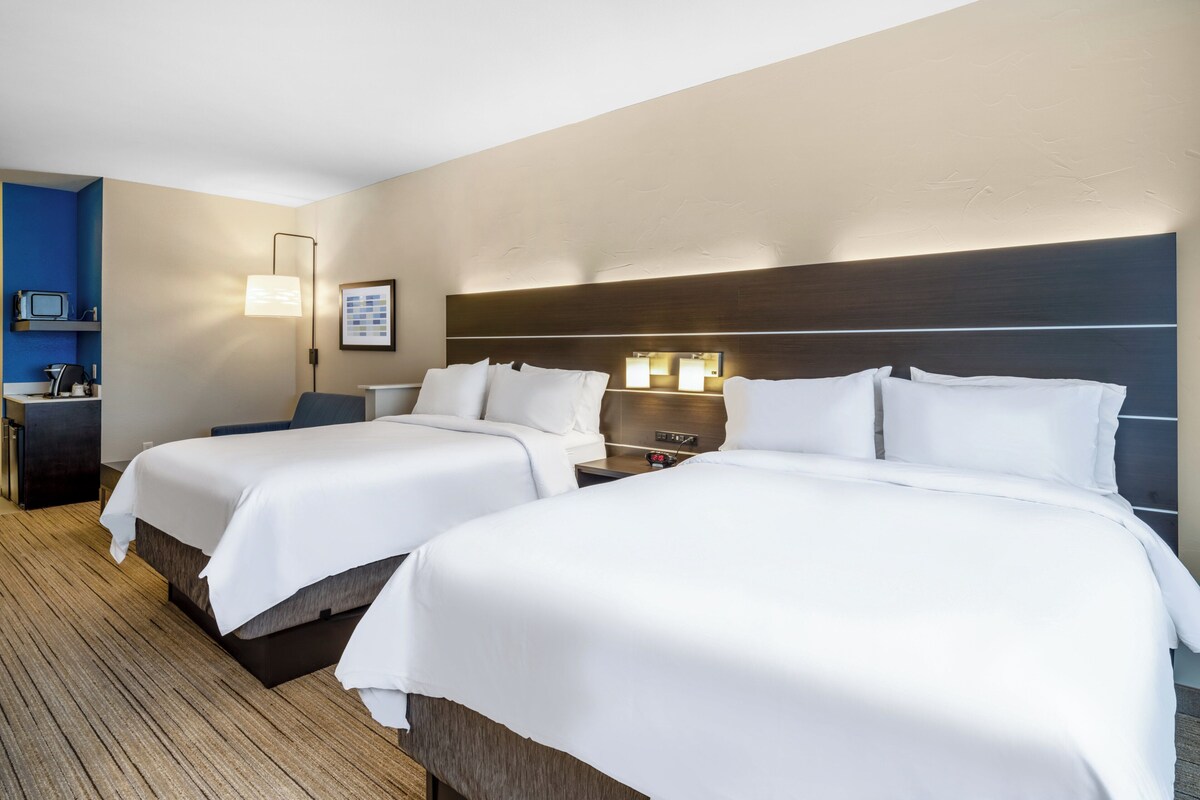 Rom – standard, 2 queensize-senger | Skrivebord, blendingsgardiner, strykejern/-brett og wi-fi (inkludert)