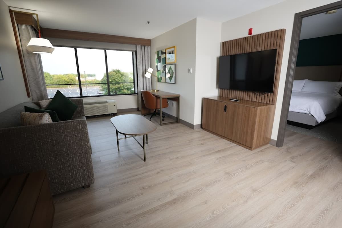 1 bedroom, in-room safe, desk, laptop workspace