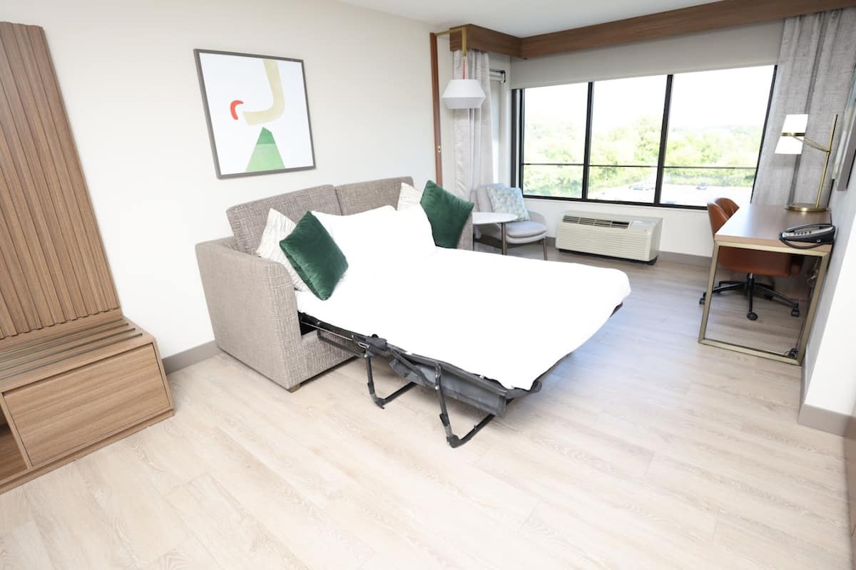 1 bedroom, in-room safe, desk, laptop workspace