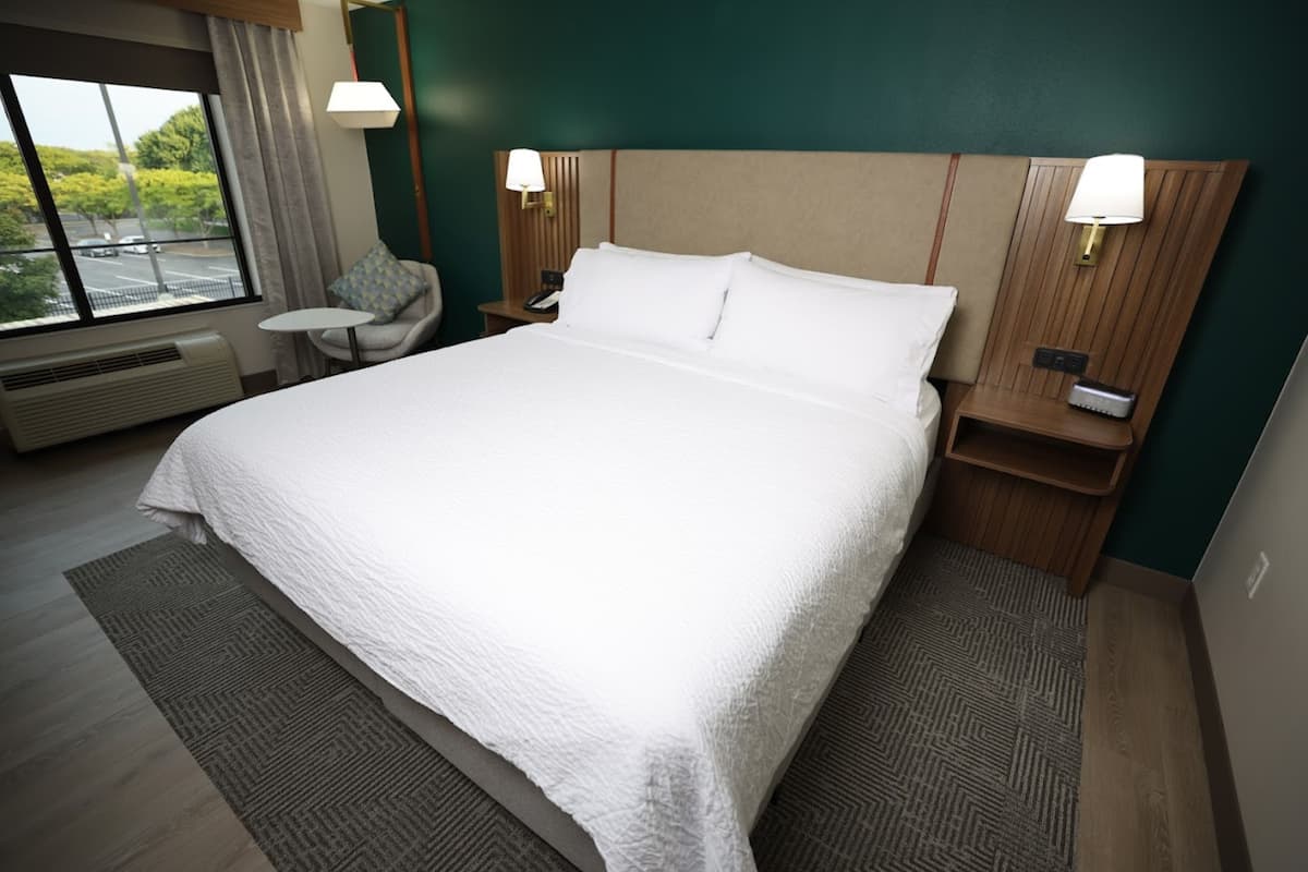 Standard Room, 1 King Bed