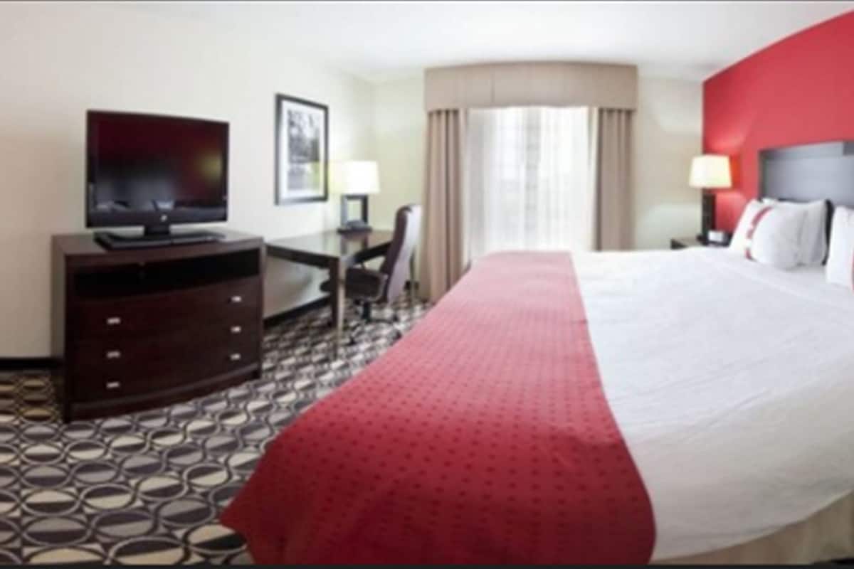 1 bedroom, in-room safe, desk, laptop workspace