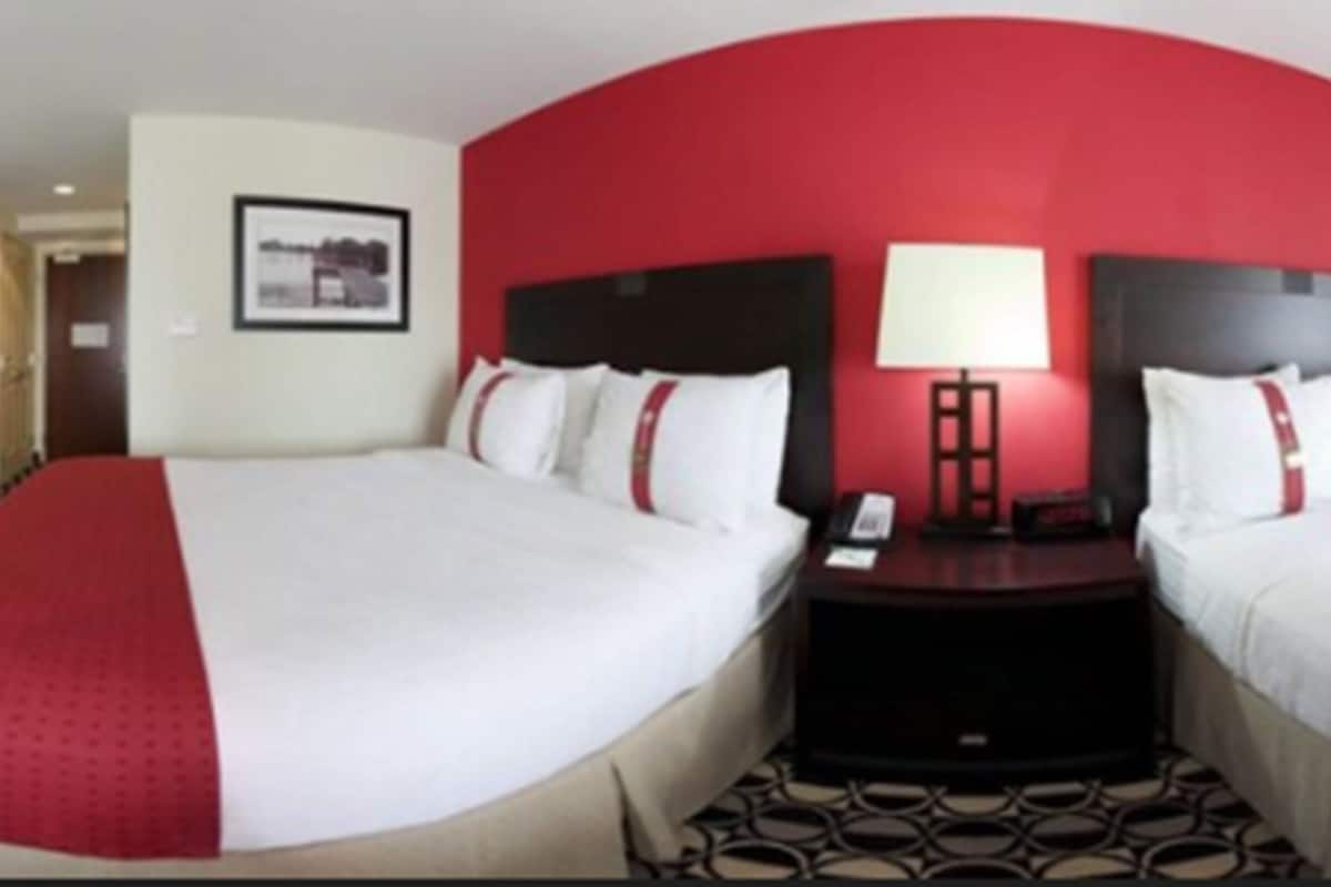 Standard Room | 1 bedroom, in-room safe, desk, laptop workspace