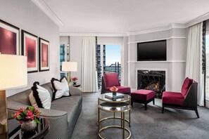 En 55-tommers smart-TV med kabel-kanaler samt Netflix og Hulu