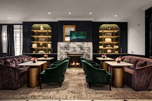 Breakfast, lunch, dinner and brunch served - Waldorf Astoria Chicago (Chicago)