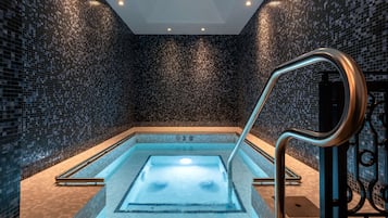 Couples treatment room(s), sauna, hot tub, body treatments