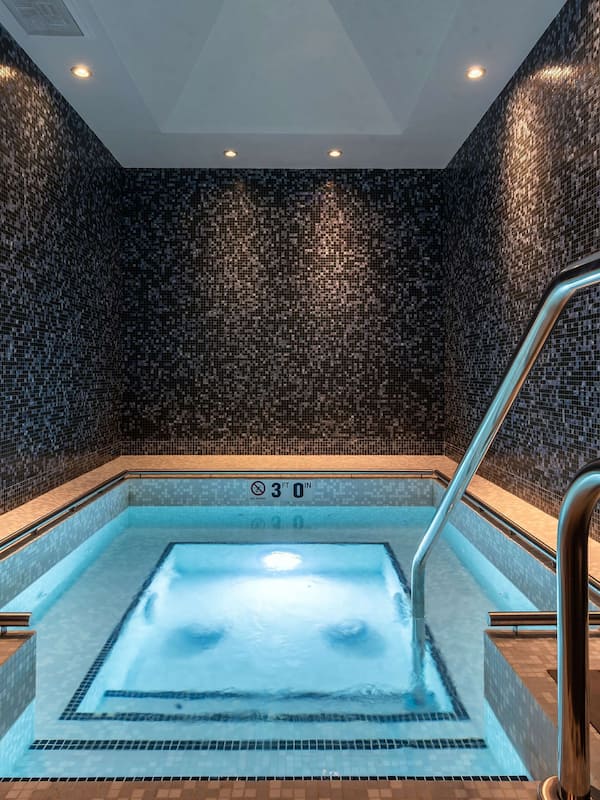 Couples treatment rooms, sauna, hot tub, body treatments