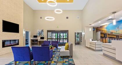 La Quinta Inn & Suites by Wyndham NE Long Beach/Cypress