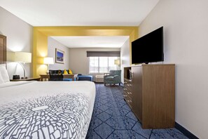 Studio Suite, 1 King Bed, Accessible, Non Smoking (Bathtub) | Premium bedding, in-room safe, desk, blackout curtains - La Quinta Inn & Suites by Wyndham NE Long Beach/Cypress (Hawaiian Gardens)