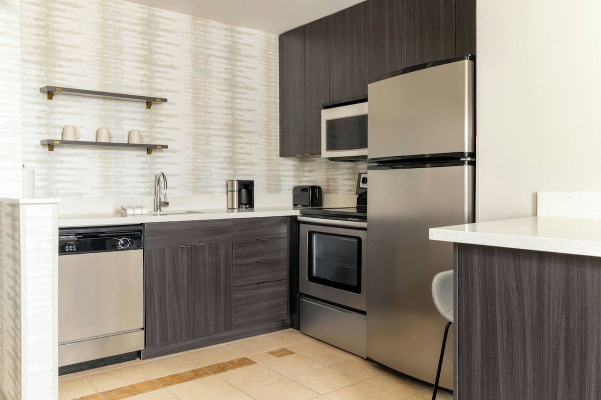 fridge, microwave, stovetop, dishwasher