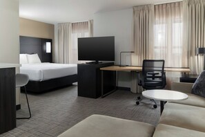 Studio Suite, 1 King Bed with Sofa bed | In-room safe, desk, iron/ironing board, free cribs/infant beds - Residence Inn by Marriott Dayton Vandalia (Dayton)