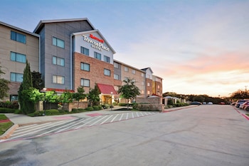 Hotel Exterior at TownePlace Suites by Marriott Dallas Lewisville