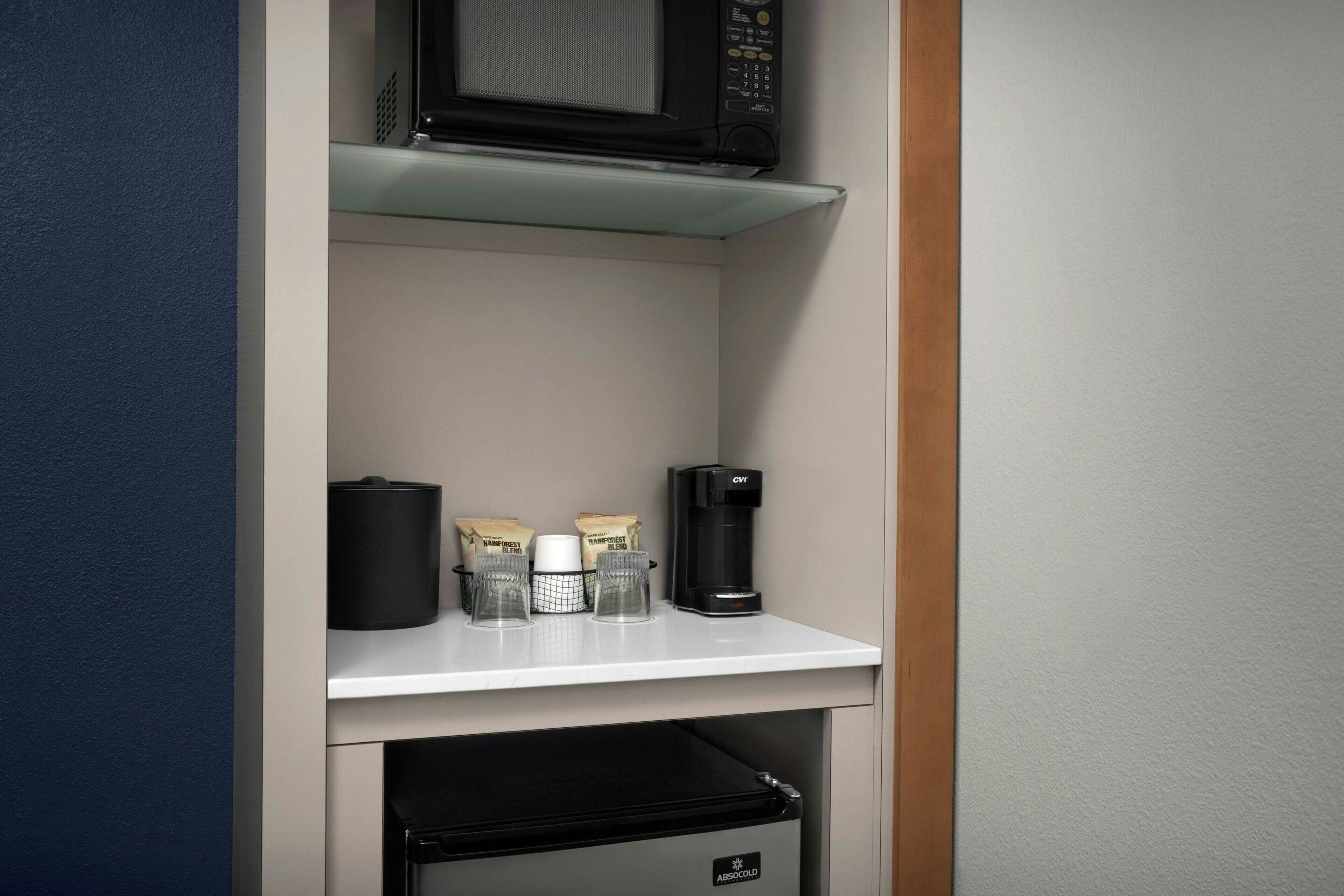 premium bedding, in-room safe, desk, laptop workspace