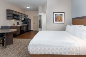 Premium bedding, in-room safe, desk, laptop workspace - Candlewood Suites Athens by IHG (Athens)