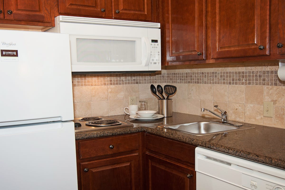 full-sized fridge, microwave, stovetop, dishwasher