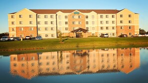 Exterior - Staybridge Suites Wichita by IHG (Wichita)