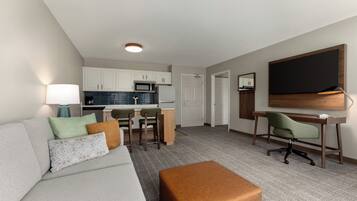 Premium bedding, down comforters, in-room safe, desk