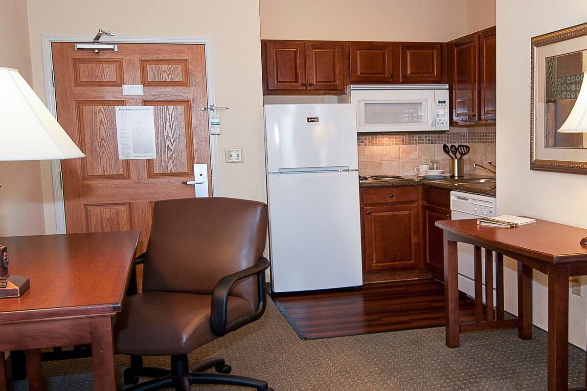 Premium bedding, down comforters, in-room safe, desk