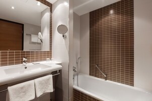 Ducha, artículos de tocador gratuitos, secador de pelo, toallas