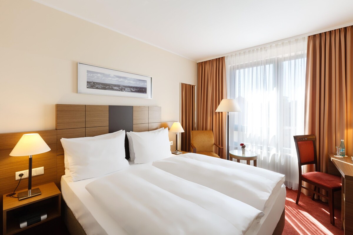 Standard Room, 1 Double Bed (Walk-in Shower) | Down comforters, in-room safe, laptop workspace, blackout drapes