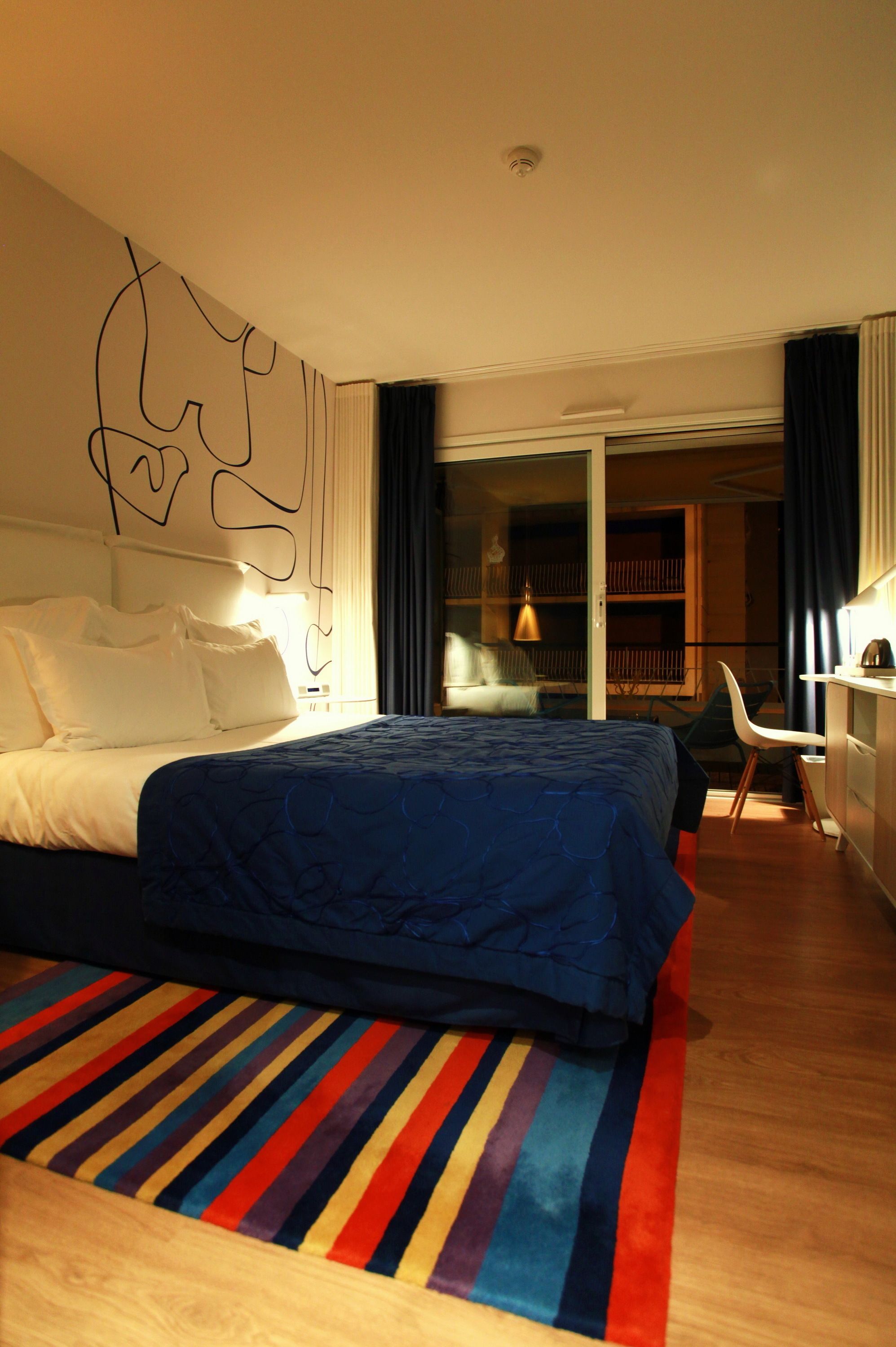Camera Classic, 1 letto queen, balcone | Biancheria da letto ipoallergenica, minibar con snack e bevande gratuite