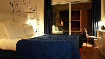 Camera Classic, 1 letto queen, balcone | Biancheria da letto ipoallergenica, minibar con snack e bevande gratuite