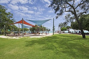 Área de juegos infantiles al aire libre