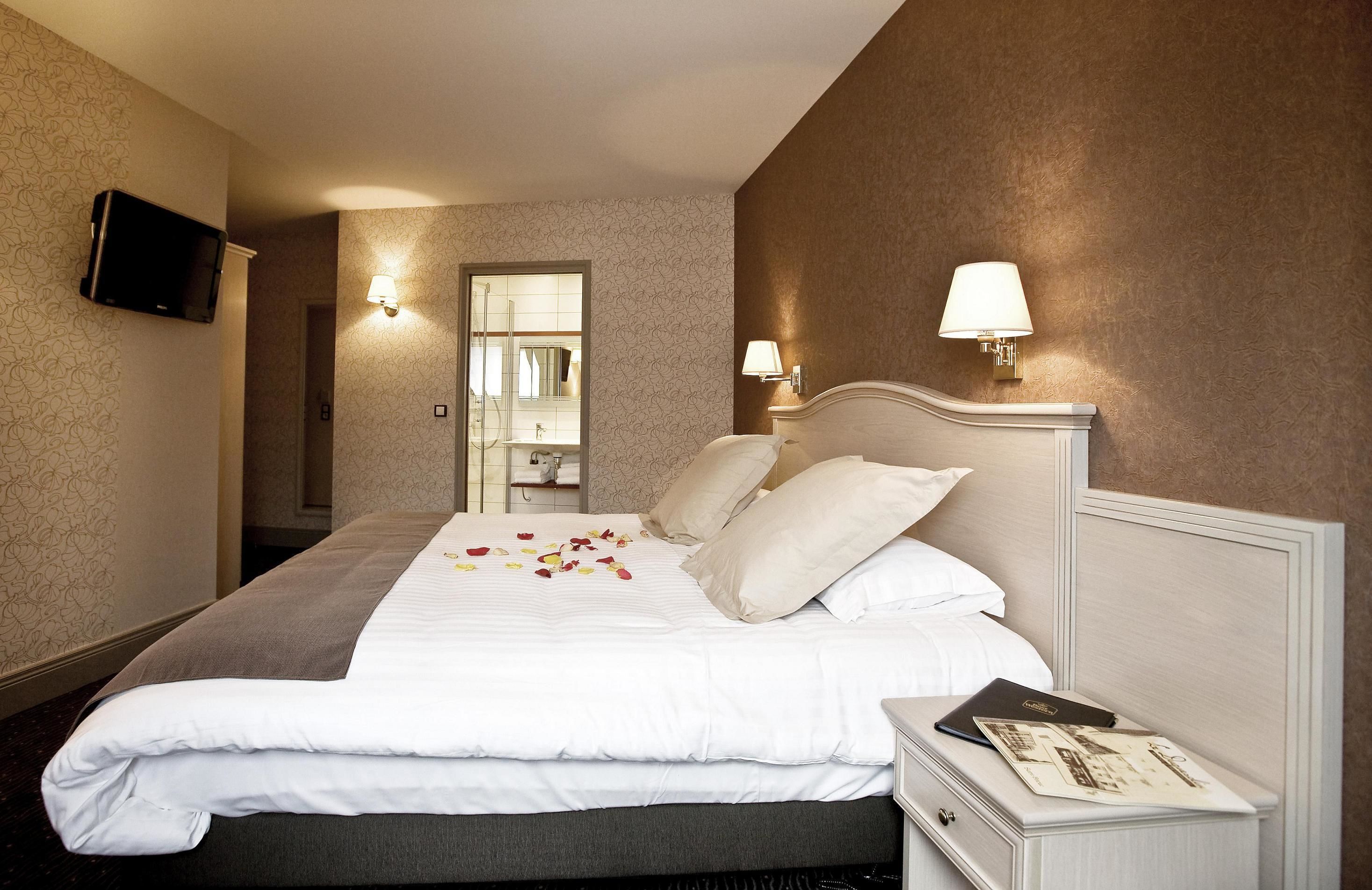 Exklusivt rum - 1 kingsize-säng - icke-rökare (Twin bed on request) | Skrivbord, mörkläggningsgardiner, ljudisolering och strykjärn/strykbräda