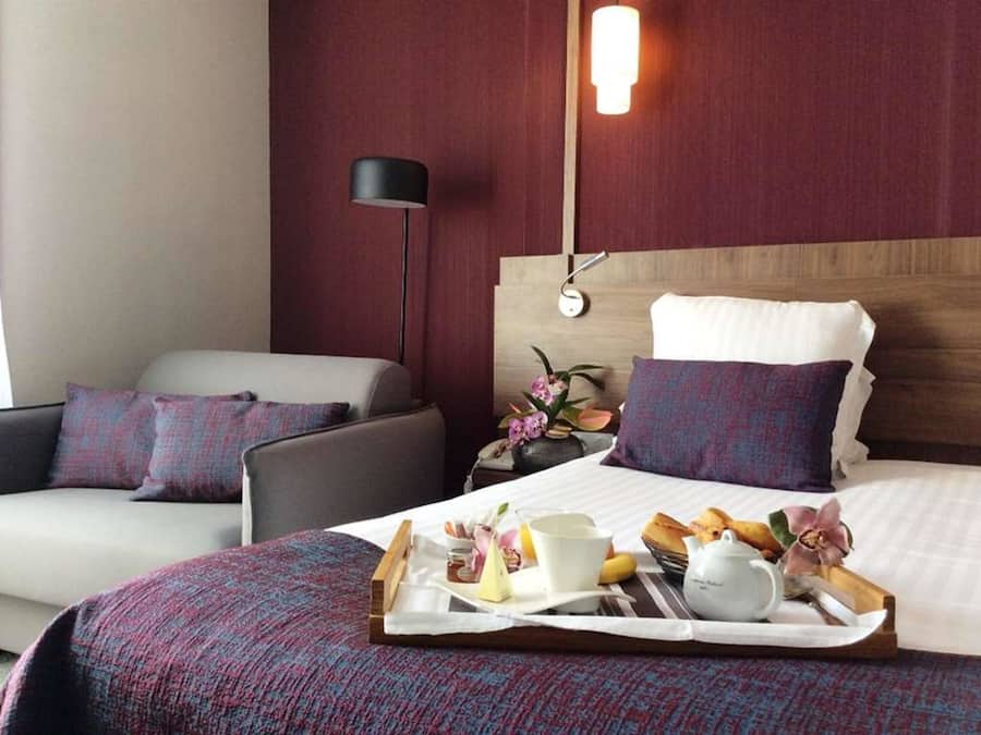 Prestige double room | Desk, blackout drapes, soundproofing, iron/ironing board