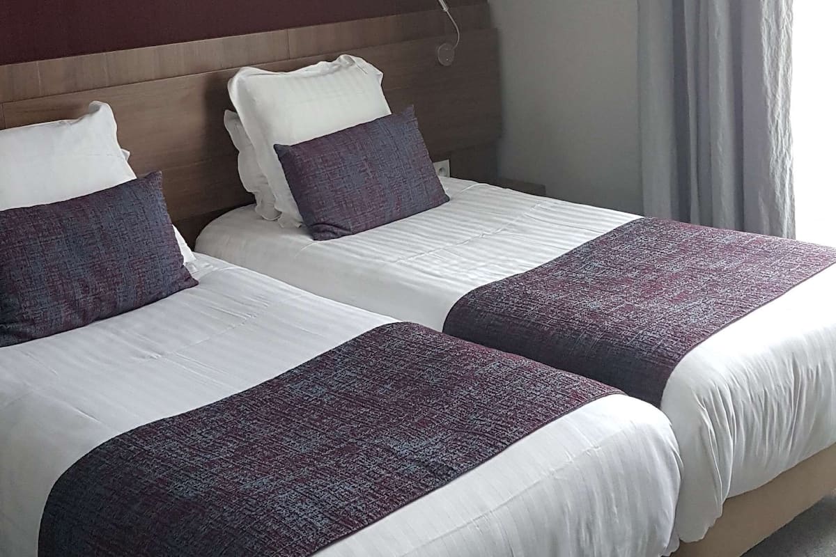 Comfort Room, 1 Double Bed, Non Smoking (Twin bed on request) | Desk, blackout curtains, soundproofing, iron/ironing board