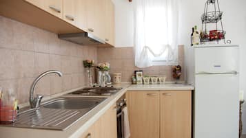 Mini Suite Plus | Private kitchen | Fridge, stovetop, coffee/tea maker
