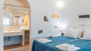Mini Suite Plus | Egyptian cotton sheets, hypo-allergenic bedding available - Eleni's Village Suites (Mykonos)