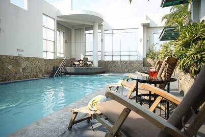 Lancaster Hotel Manila