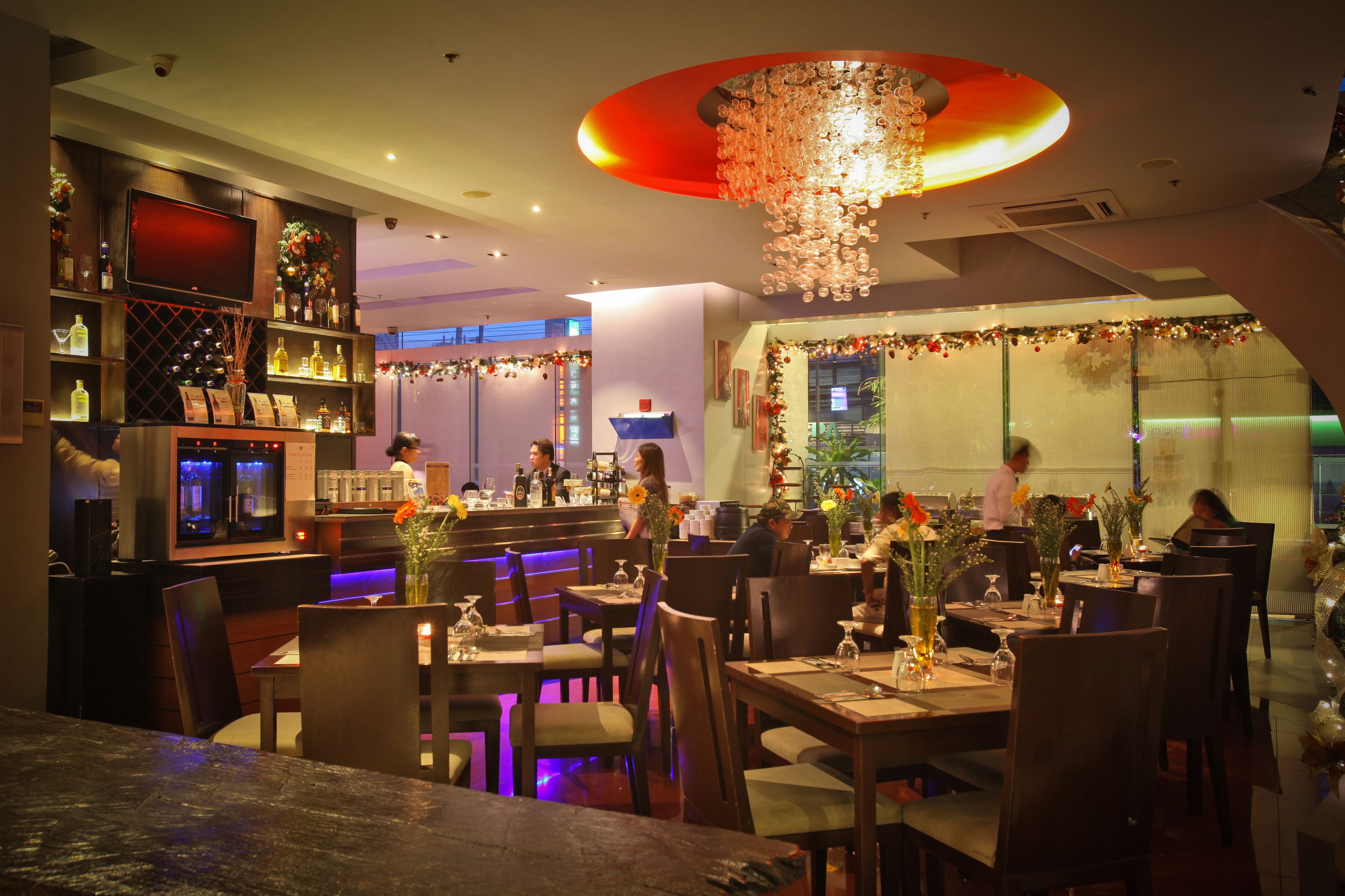 아침 식사, 점심 식사 및 저녁 식사 제공