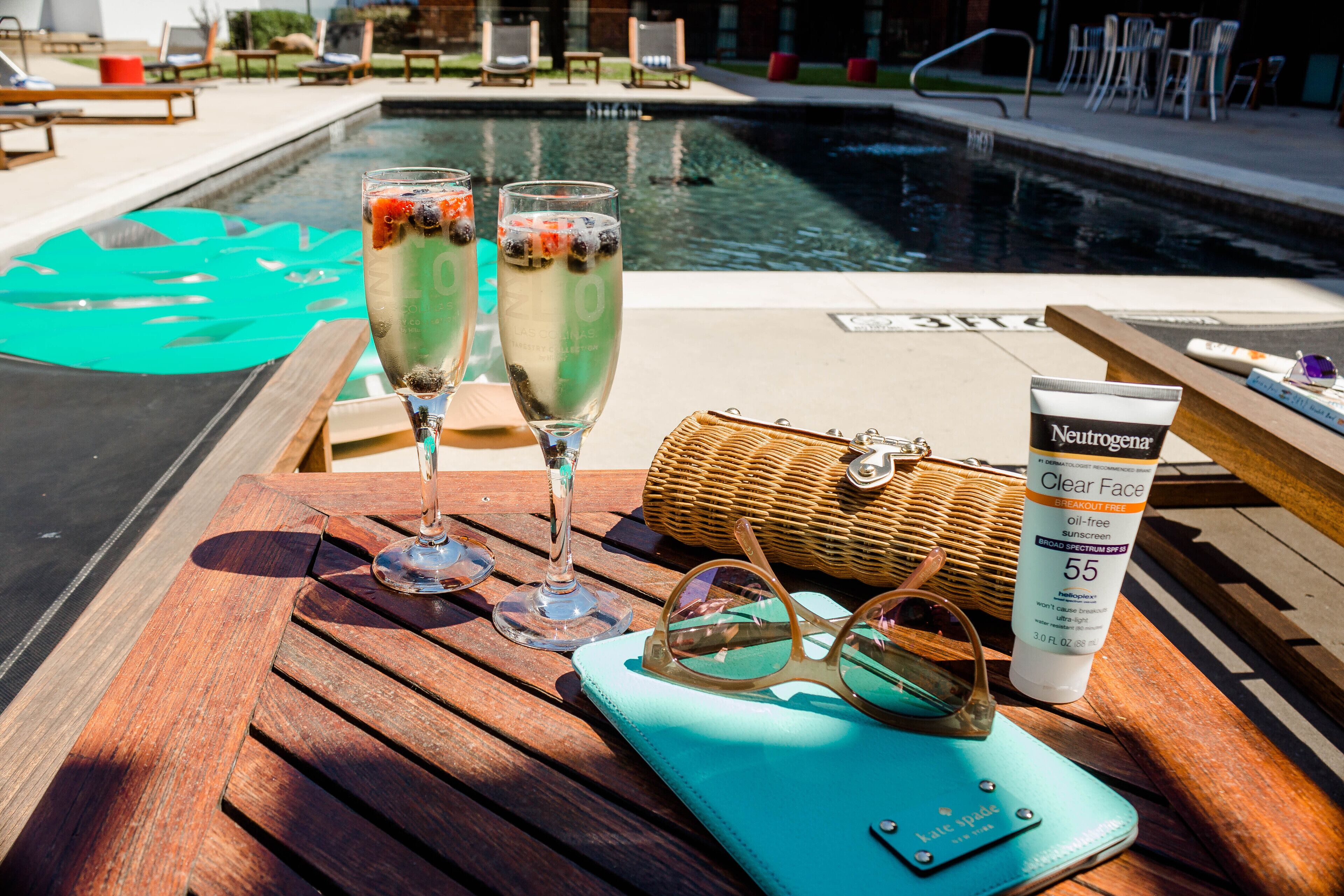 2 outdoor pools