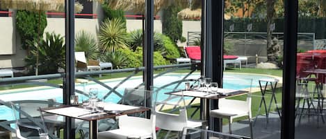 Daily buffet breakfast for a fee