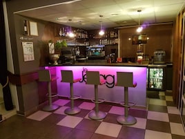 2 bars/lounges, poolside bar