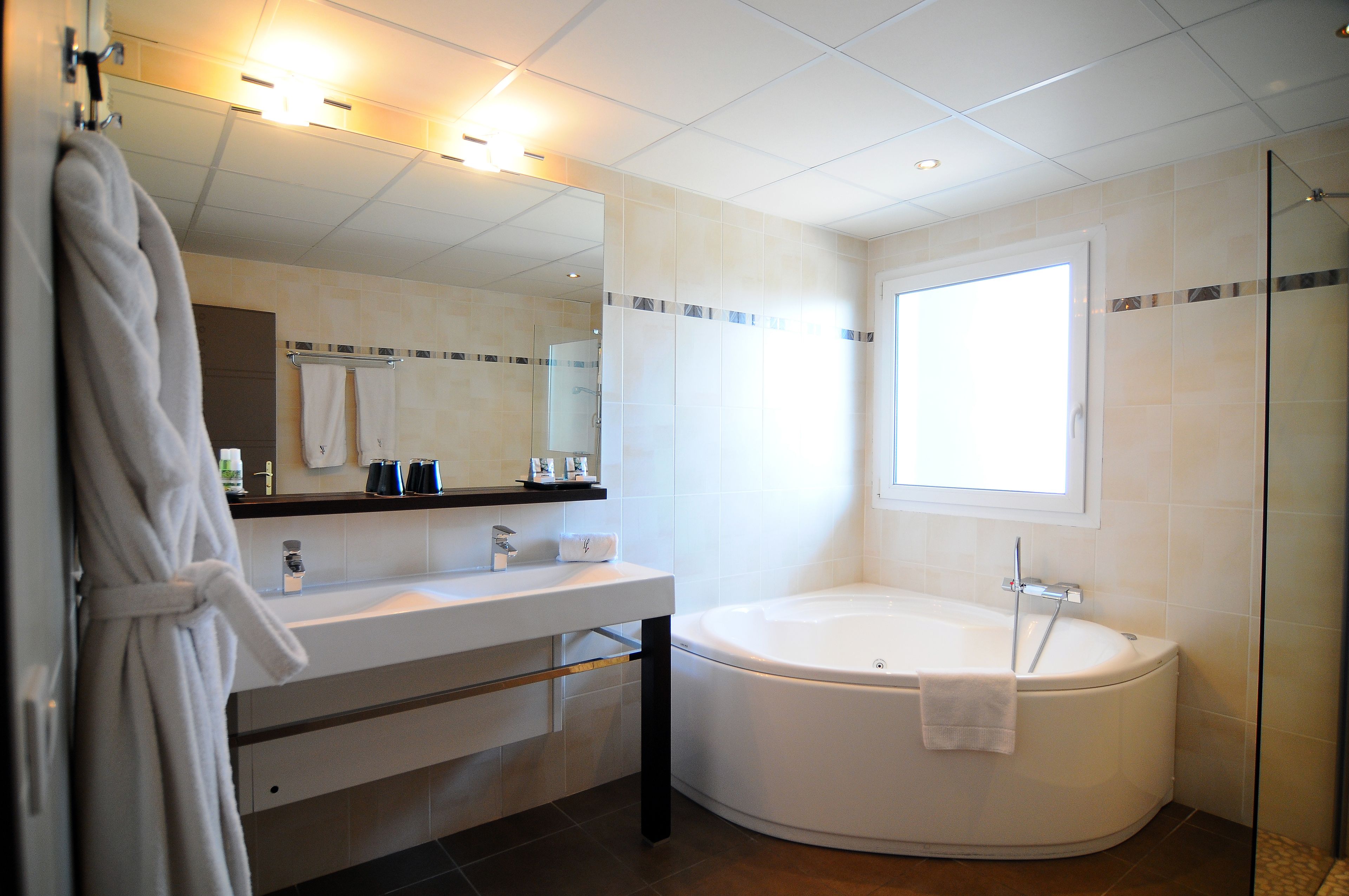 bathtub, hair dryer, towels