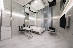 Minibar, coffres-forts dans les chambres, décoration personnalisée